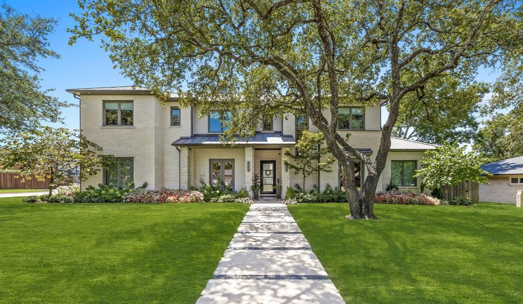 Property Photo: 5628 Lindenshire Lane TX 75230