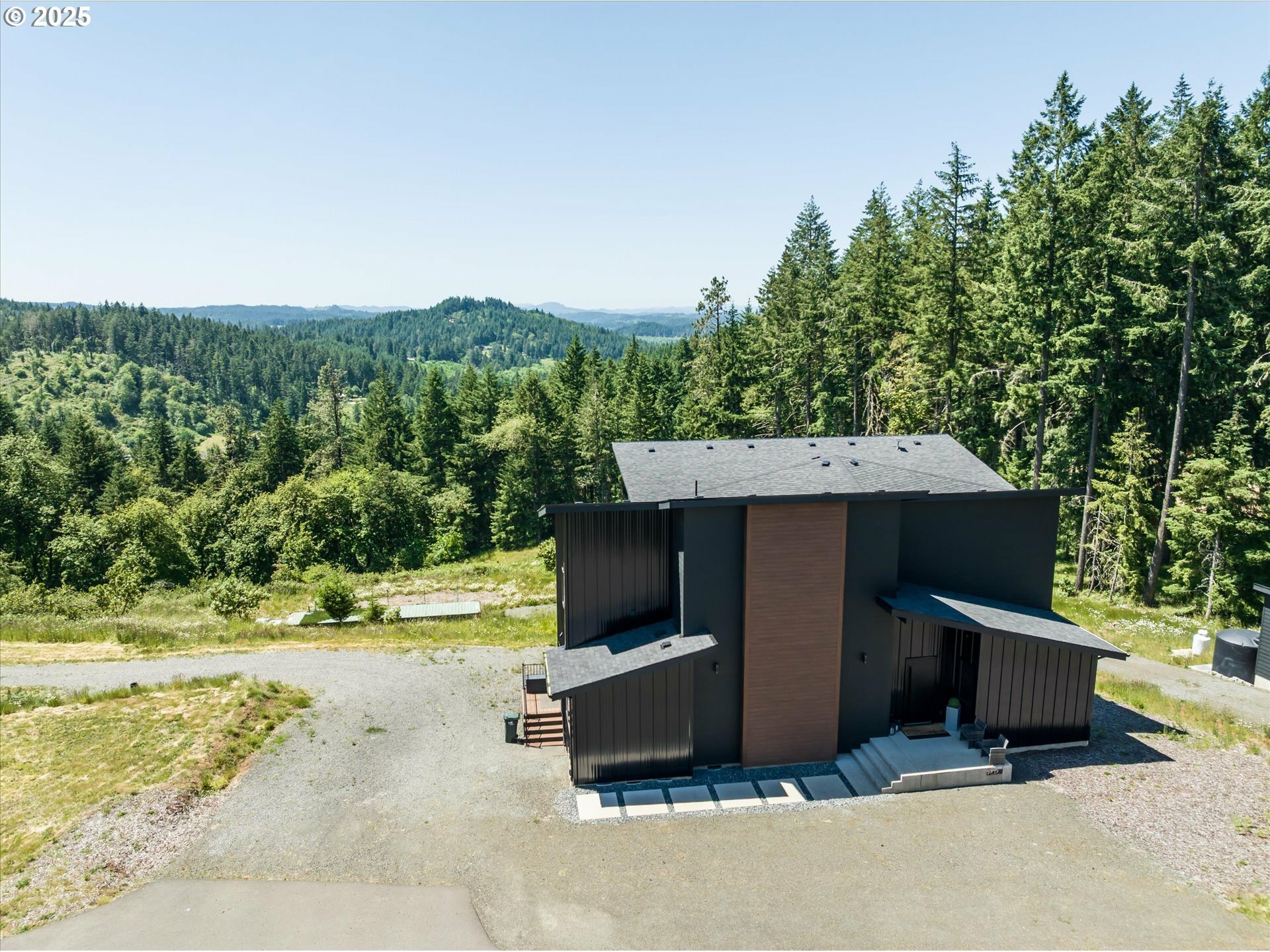Property Photo: 85168 Strayer Pl OR 97405