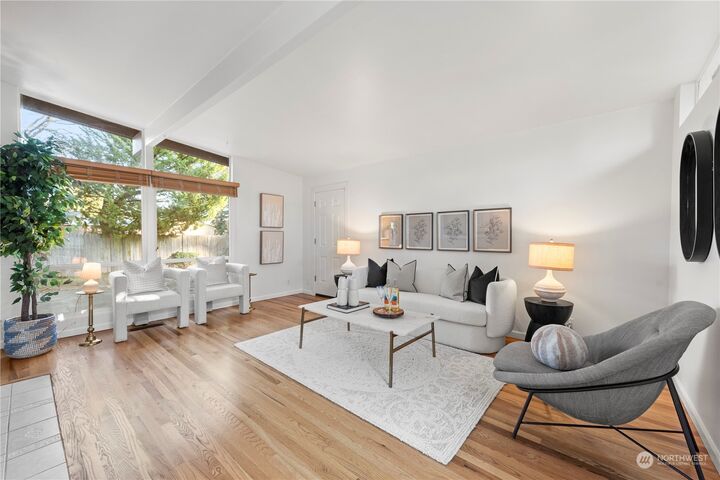 Property Photo: 14214 SE 14th Street WA 98007