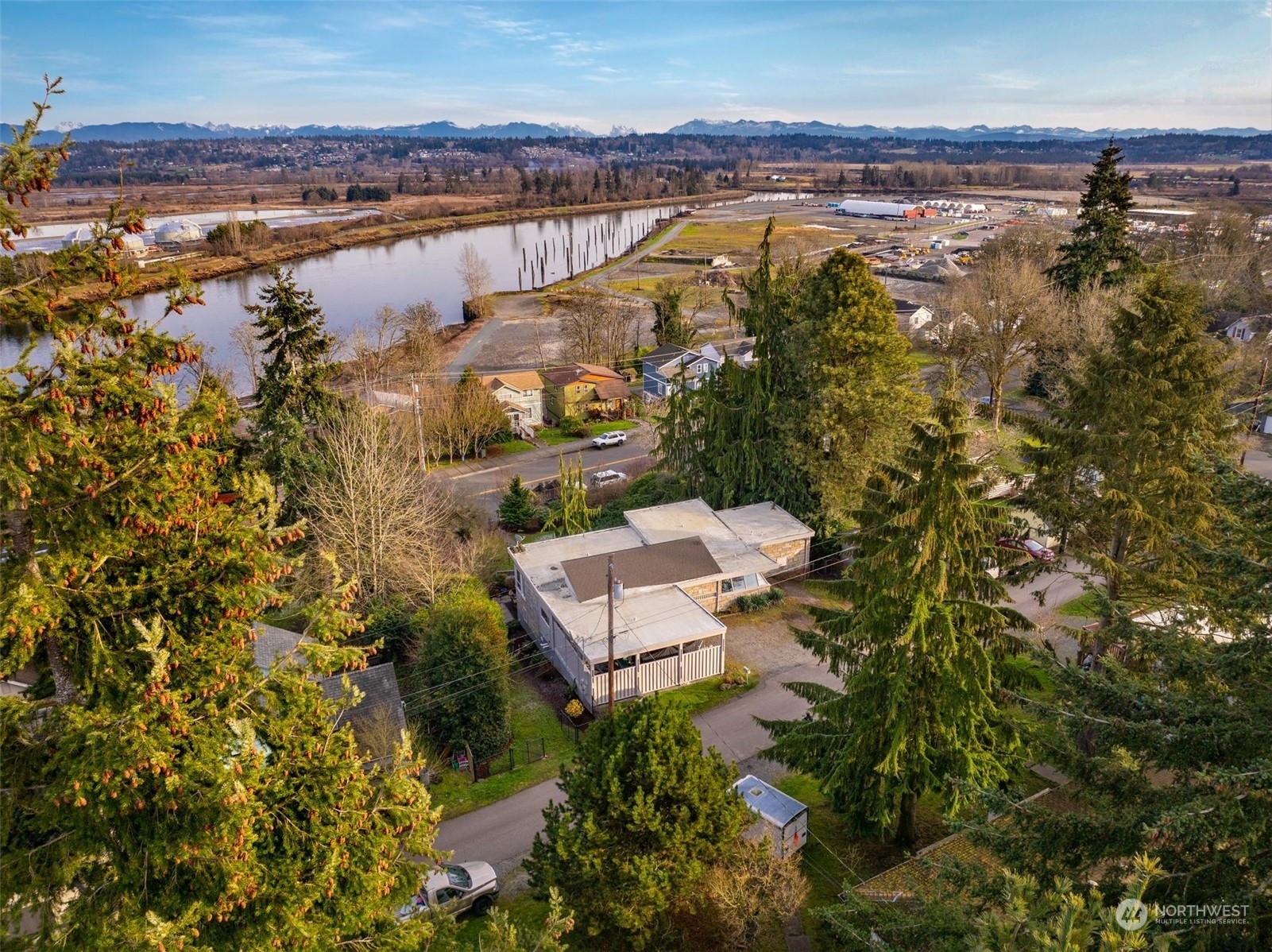 Property Photo:  2016 E Grand Avenue  WA 98201 