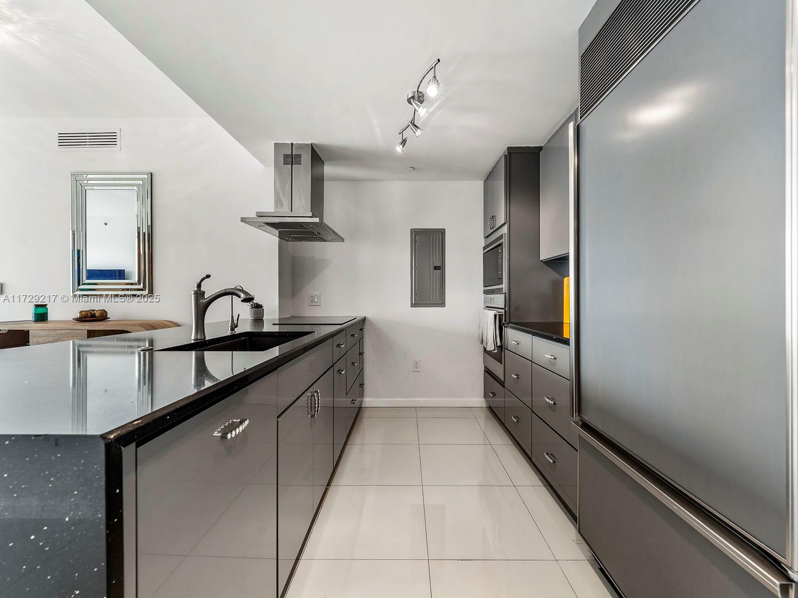 Property Photo:  495 Brickell Ave 5203  FL 33131 