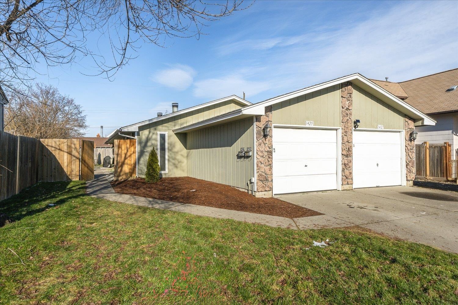 Property Photo: 1425 E Wabash Ave 1427 E Wabash Ave WA 99207