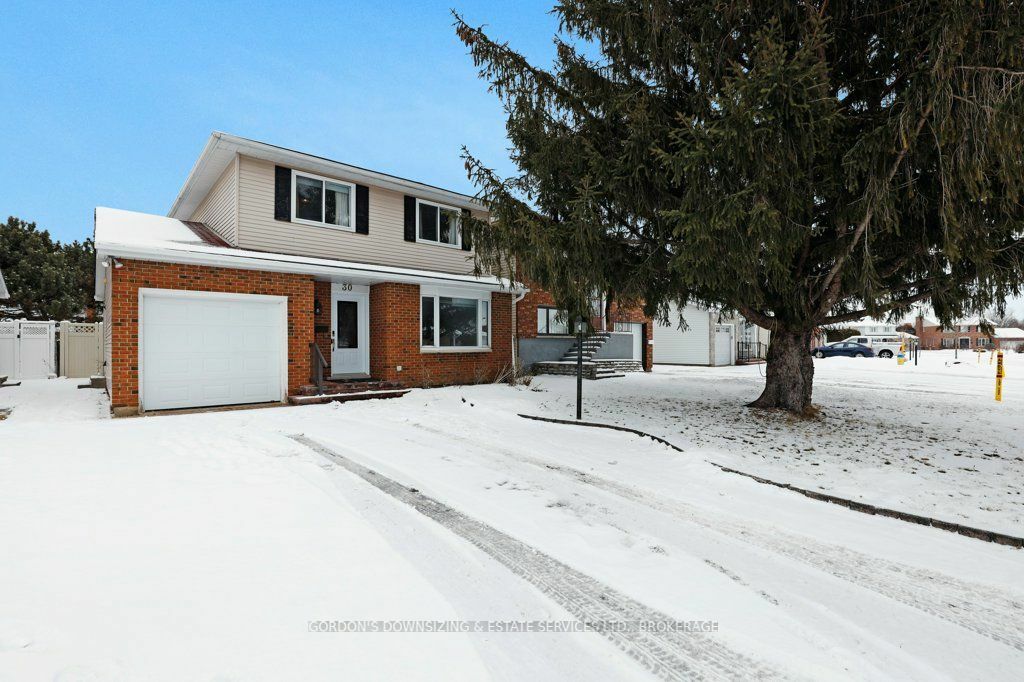 Property Photo:  30 Ardell Grve  ON K2G 4G4 