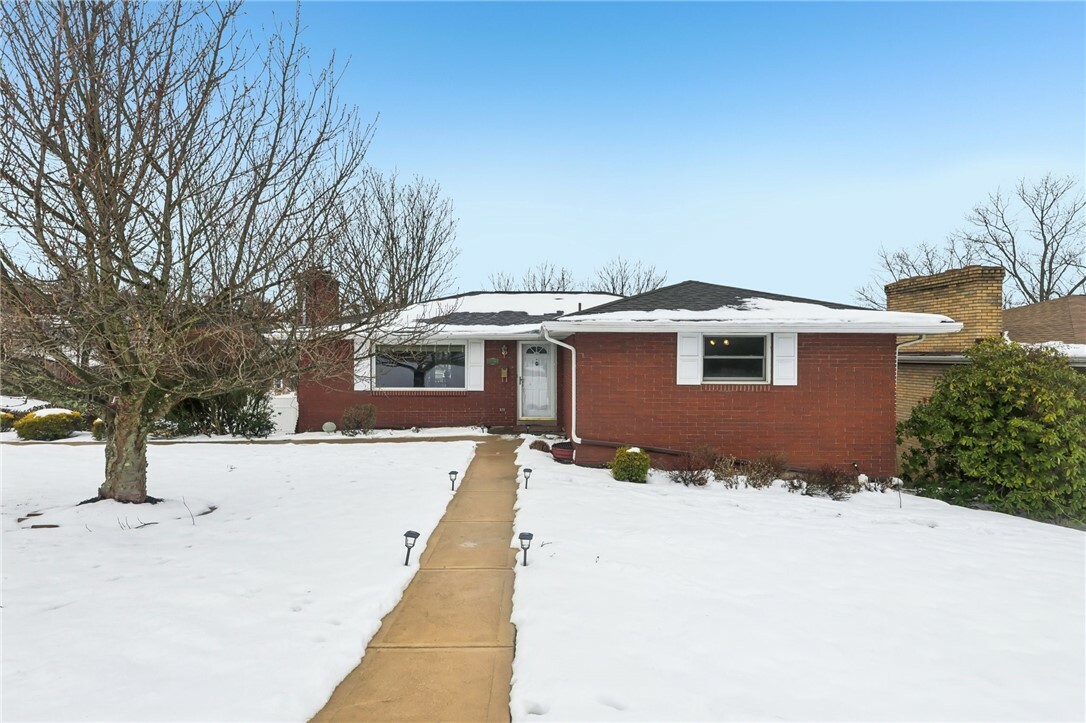 Property Photo: 226 Arla Dr PA 15220