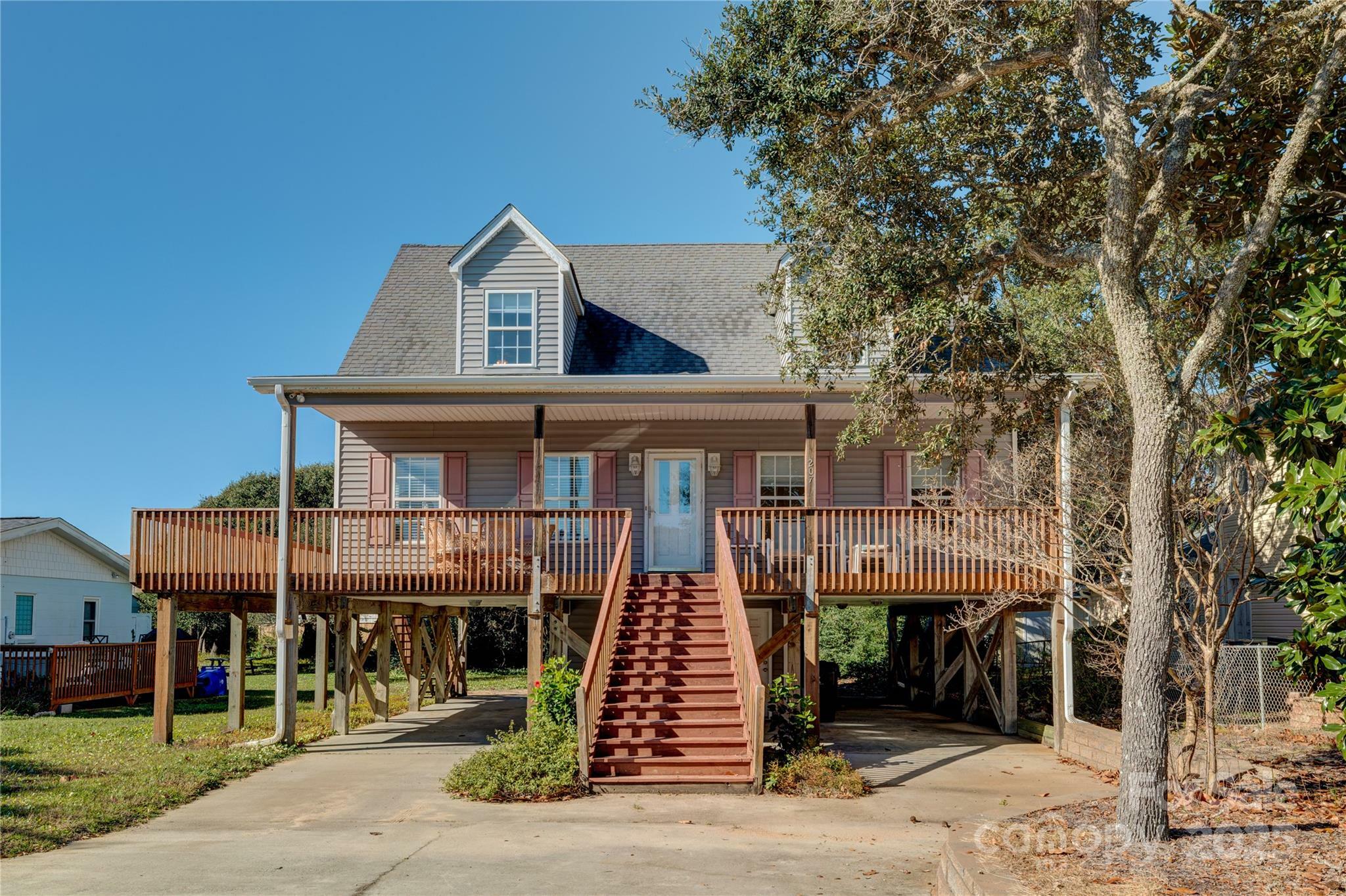 Property Photo: 207 Sherrill Street NC 28465