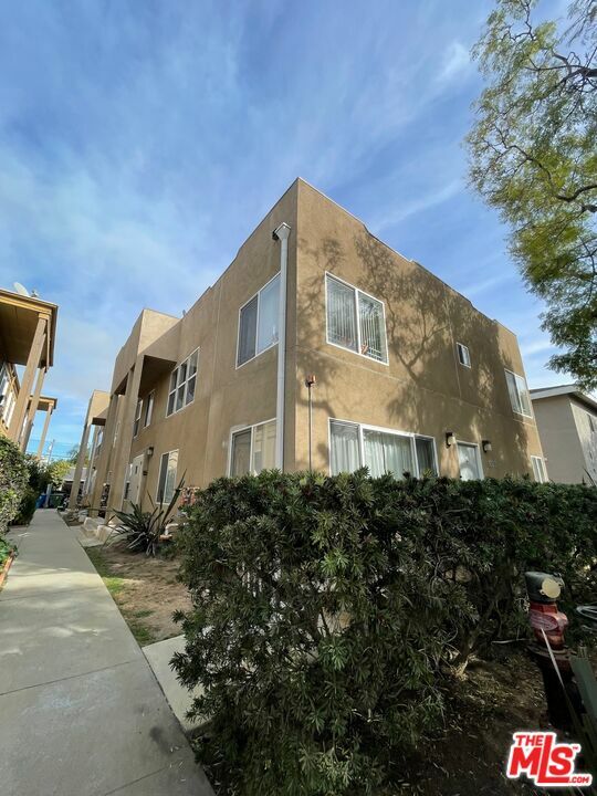 Property Photo:  1223   21st St F  CA 90404 