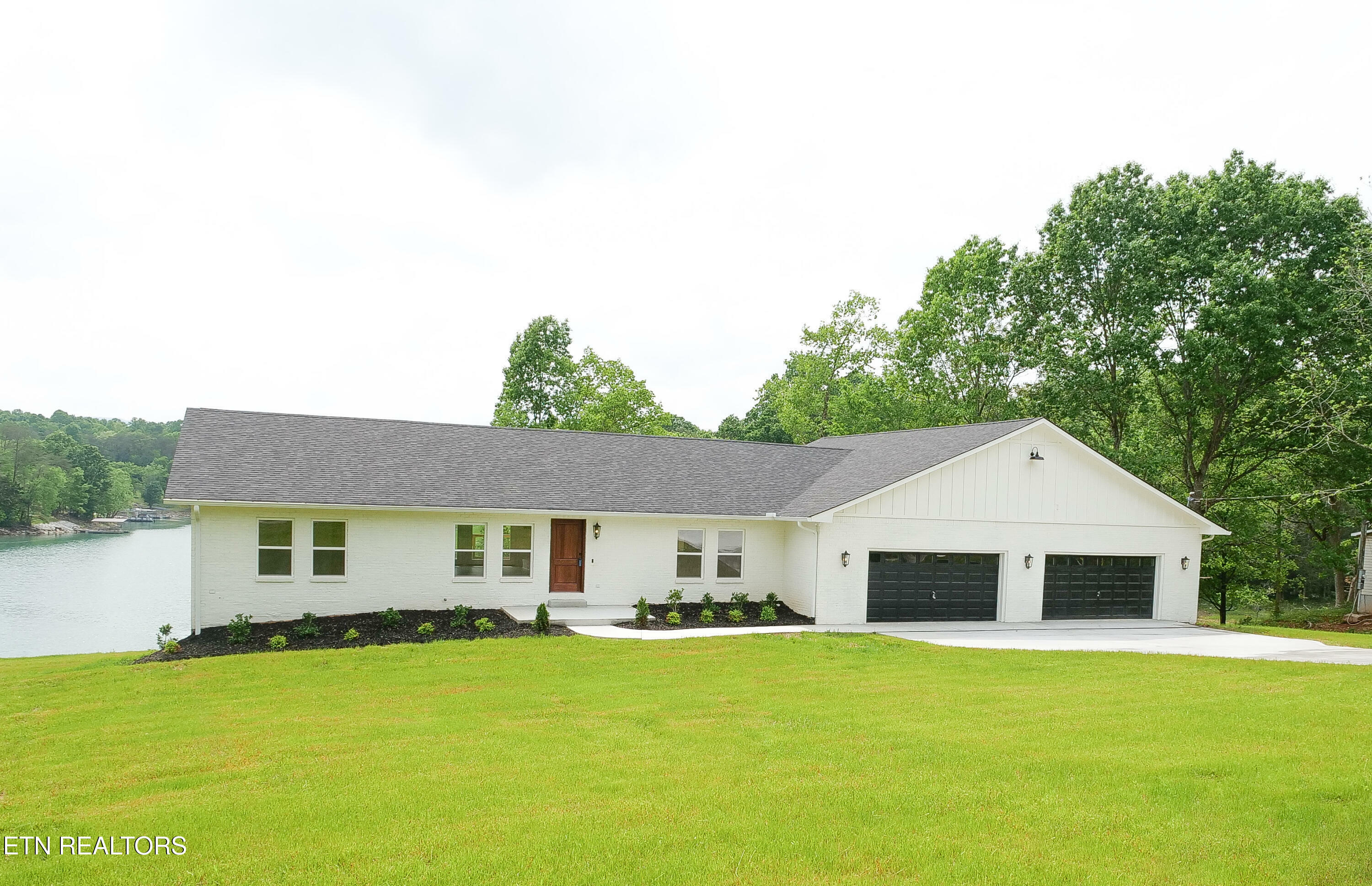 Property Photo: 860 Shawnee Drive TN 37757