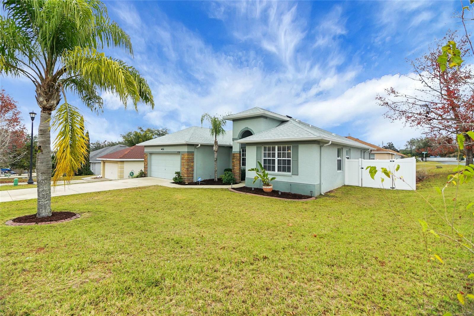 Property Photo:  2720 Savannah Drive  FL 34748 