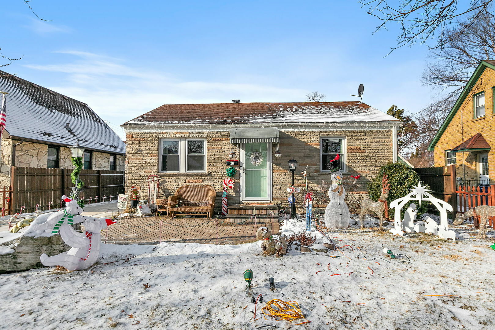 Property Photo: 30 S Clifton Avenue IL 60123