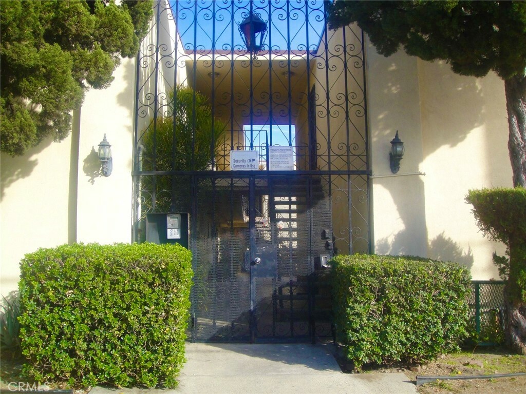 Property Photo:  7826 Laurel Canyon Boulevard 3  CA 91605 