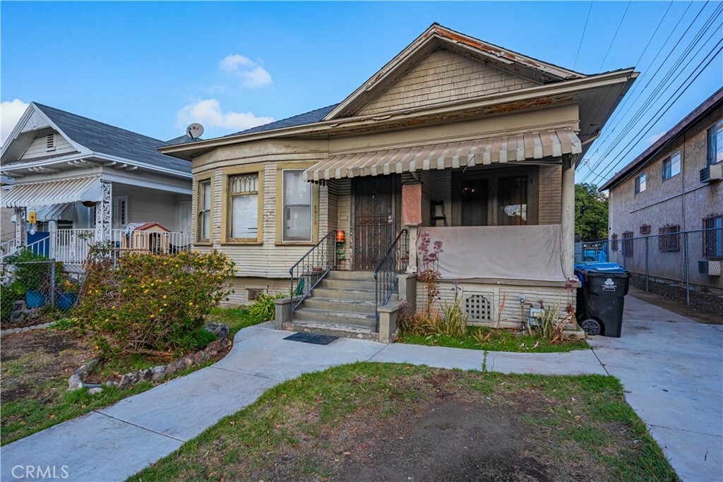 Property Photo:  2913 Baldwin Street  CA 90031 