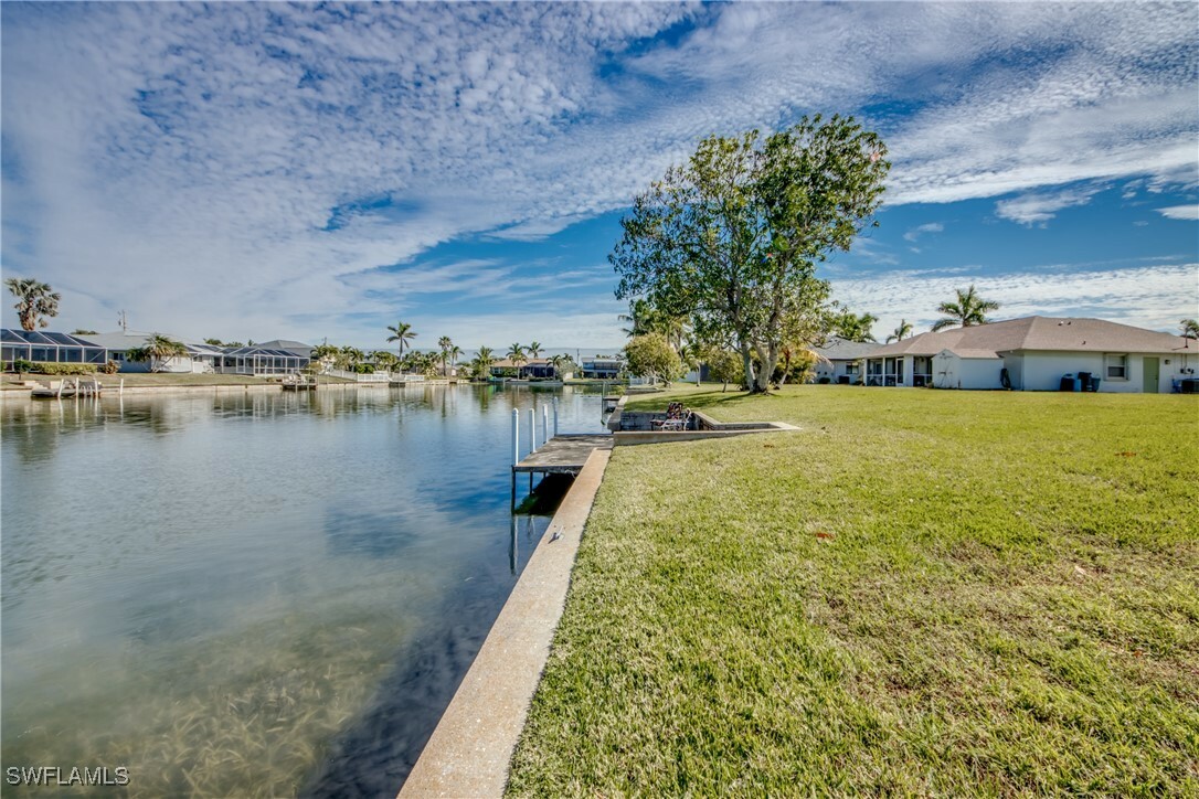 Property Photo:  605 SE 17th Street  FL 33990 