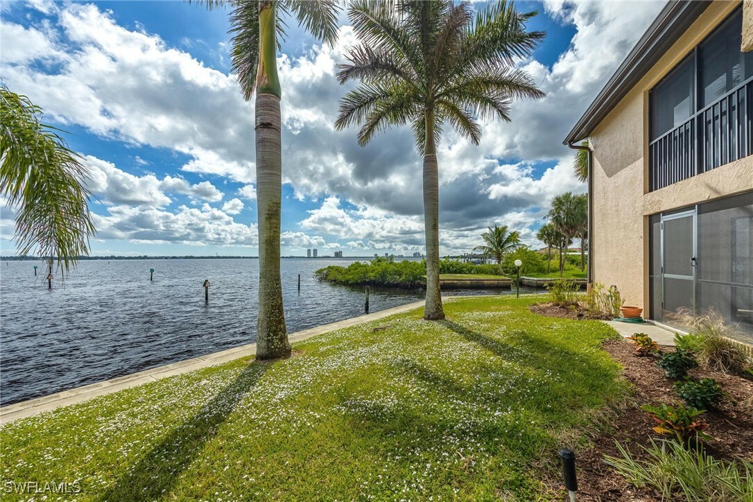 Property Photo:  15477 Admiralty Circle 1  FL 33917 