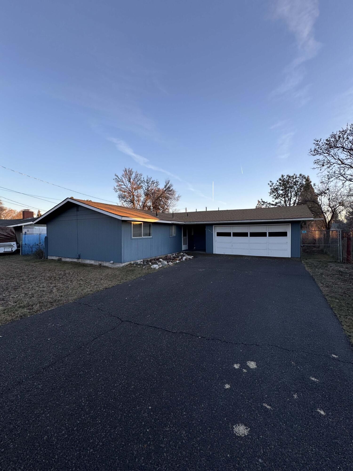 Property Photo: 3870 Sturdivant Avenue OR 97603