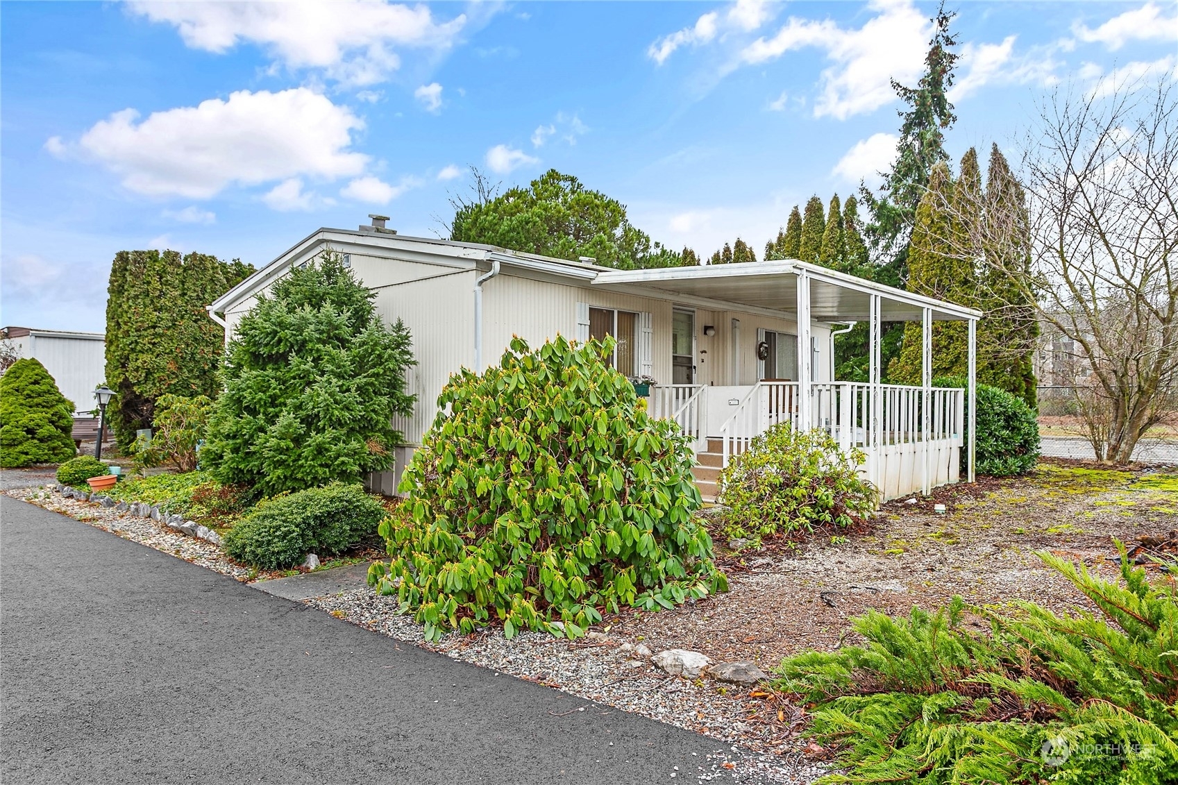 Property Photo:  1200  Lincoln Street 402  WA 98229 