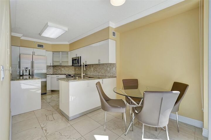 Property Photo:  3370 Hidden Bay Dr 910  FL 33180 