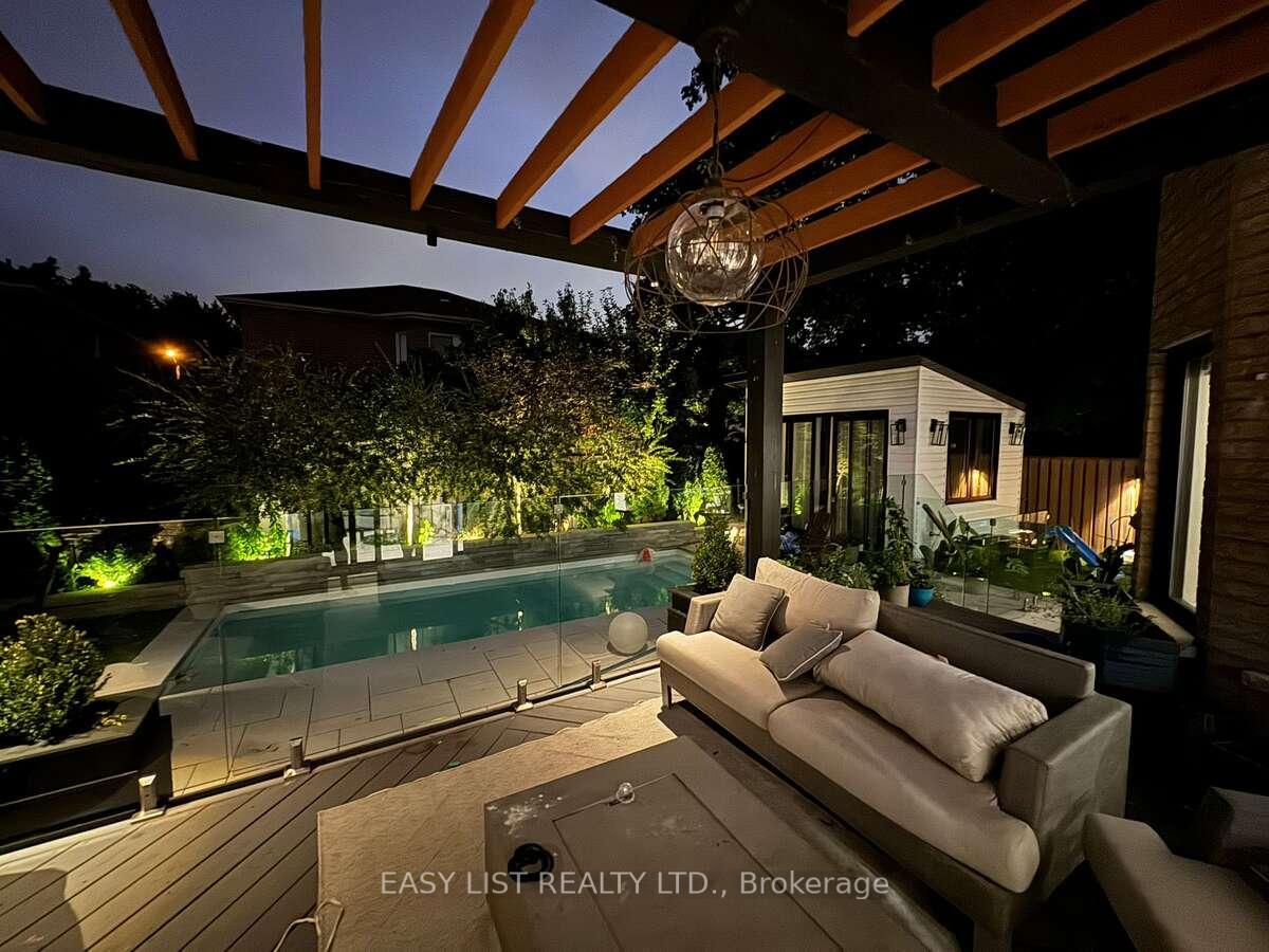 Property Photo: 6 Devonridge Crescent ON M1C 5B1