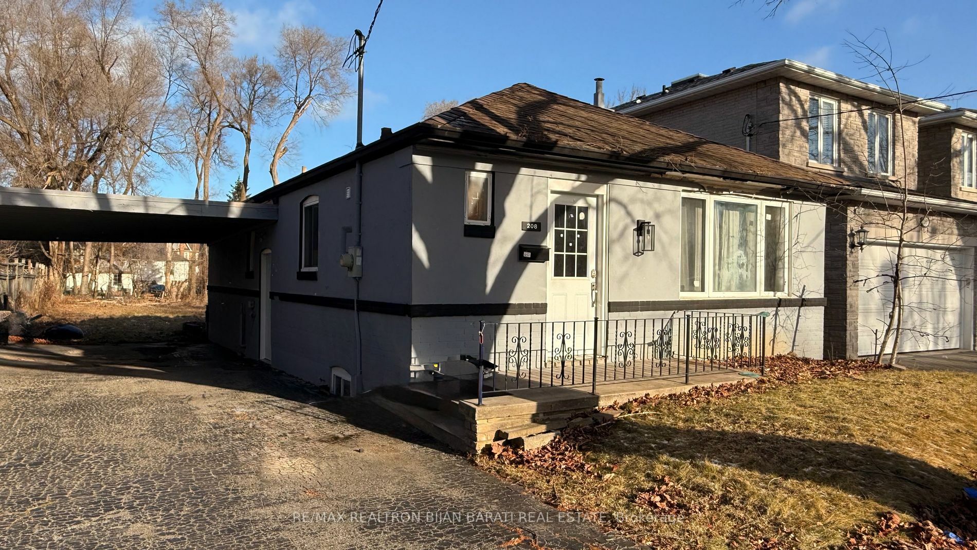 Property Photo:  208 Olive Ave  ON M2N 4P6 