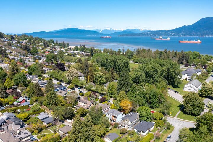 Property Photo: 4316 W 2nd Avenue BC V6R 1K3