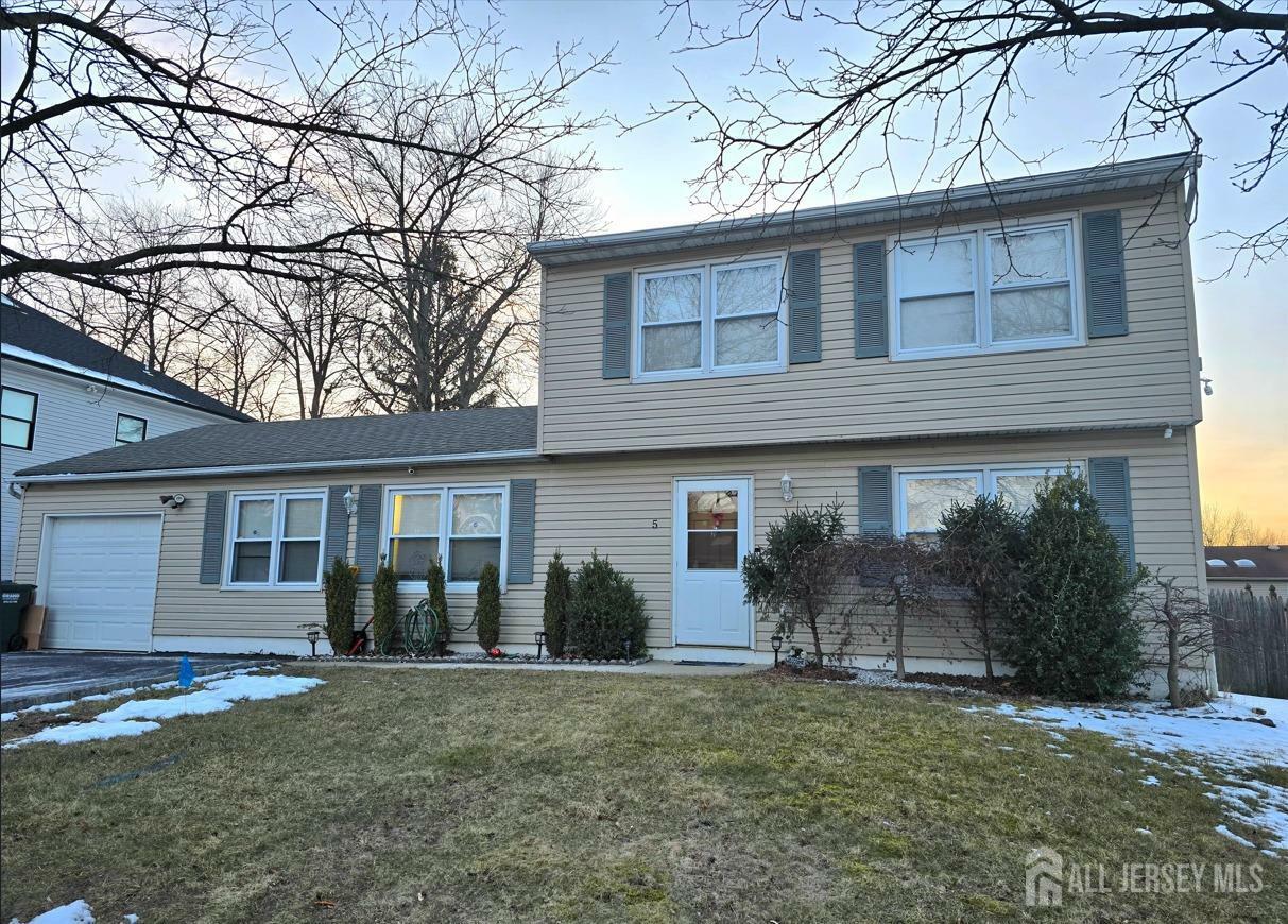 Property Photo:  5 Netherwood Circle  NJ 08820 