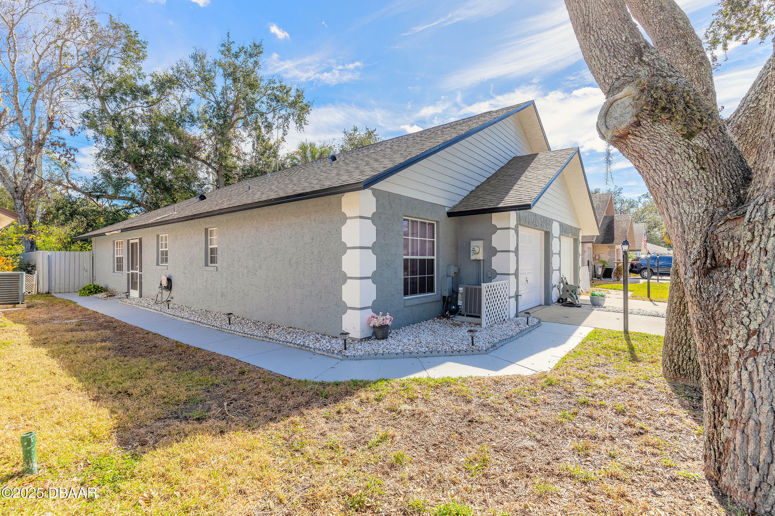 Property Photo:  827 Brimfield Court  FL 32127 