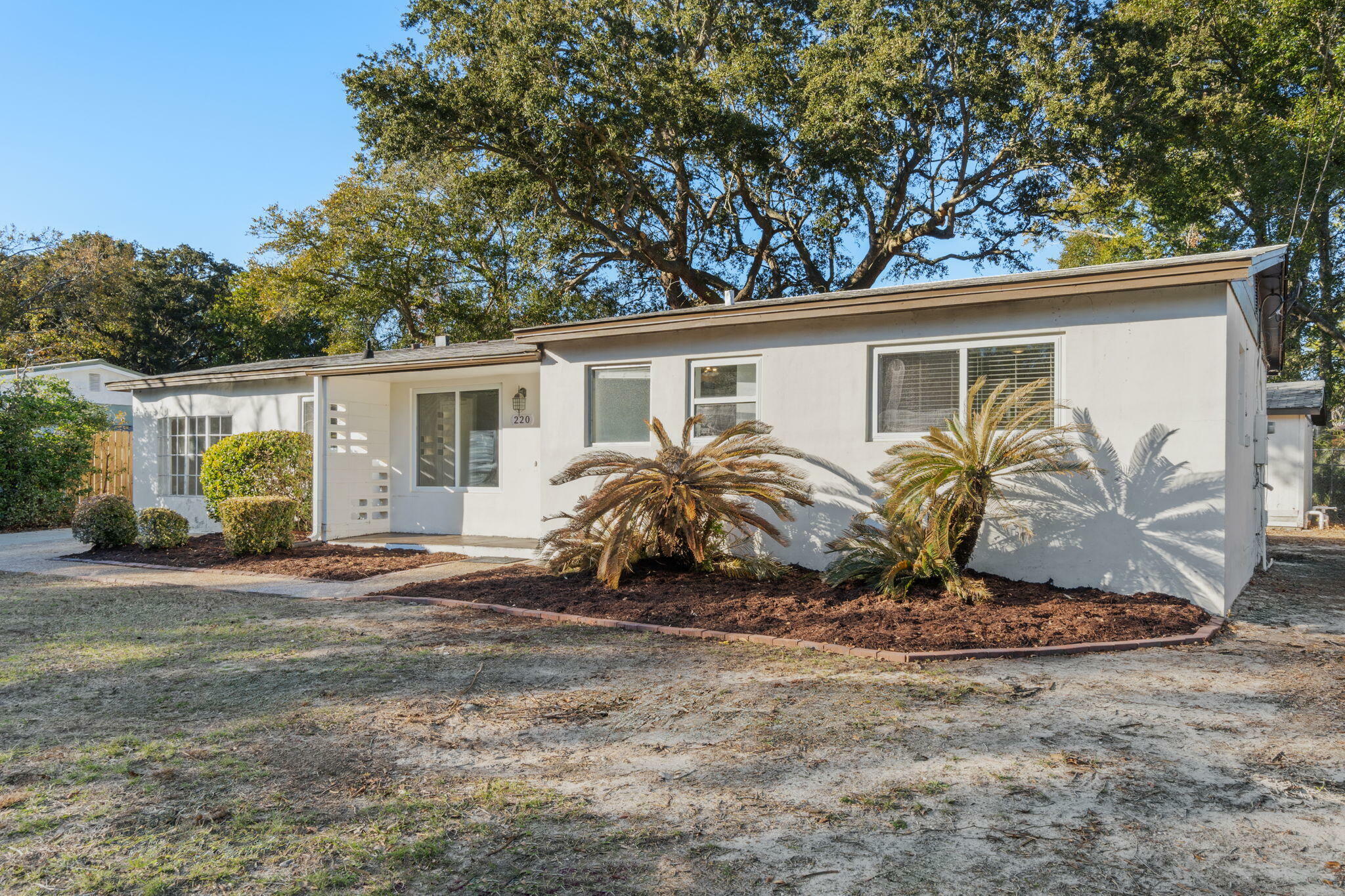 Property Photo:  220 Argyle Court  FL 32569 