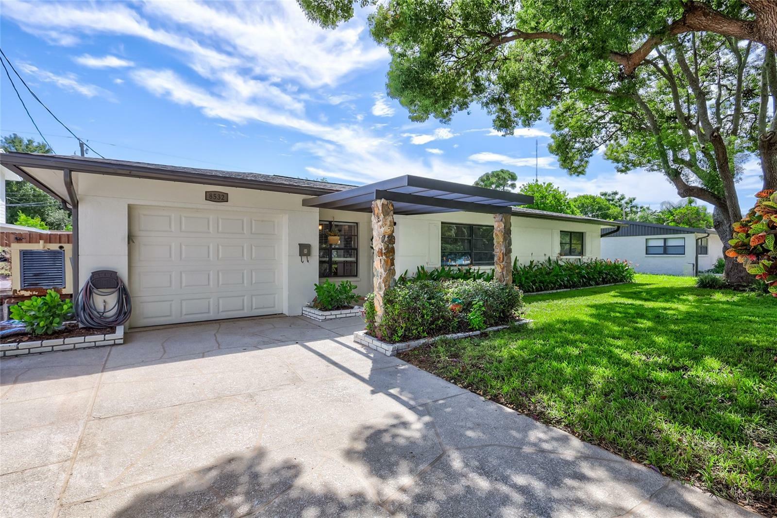 Property Photo:  8532 Kumquat Avenue  FL 33777 