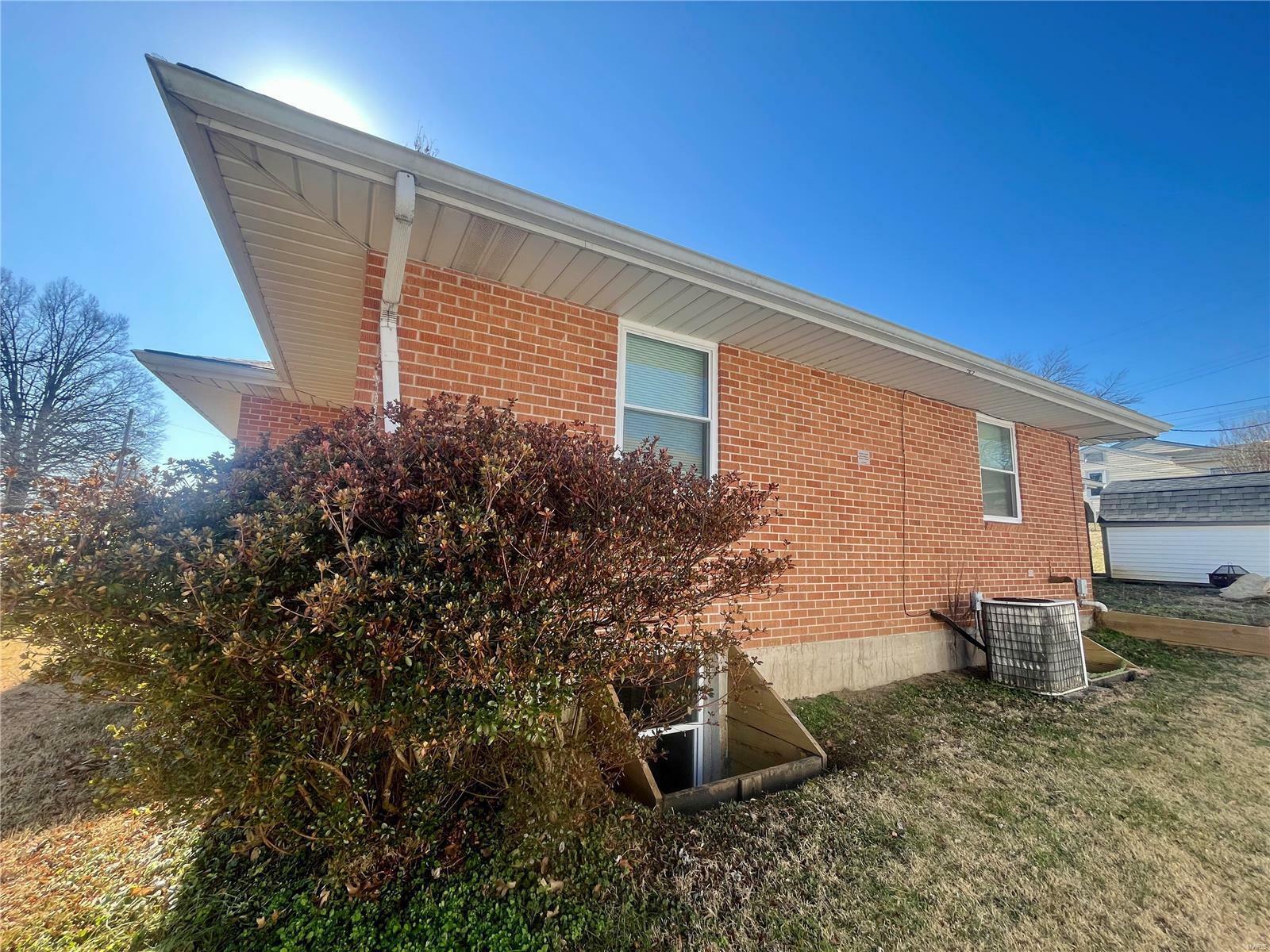 Property Photo:  412 Green Acres Street  MO 63701 