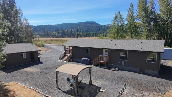 Property Photo:  95 Truck Road  OR 97522 