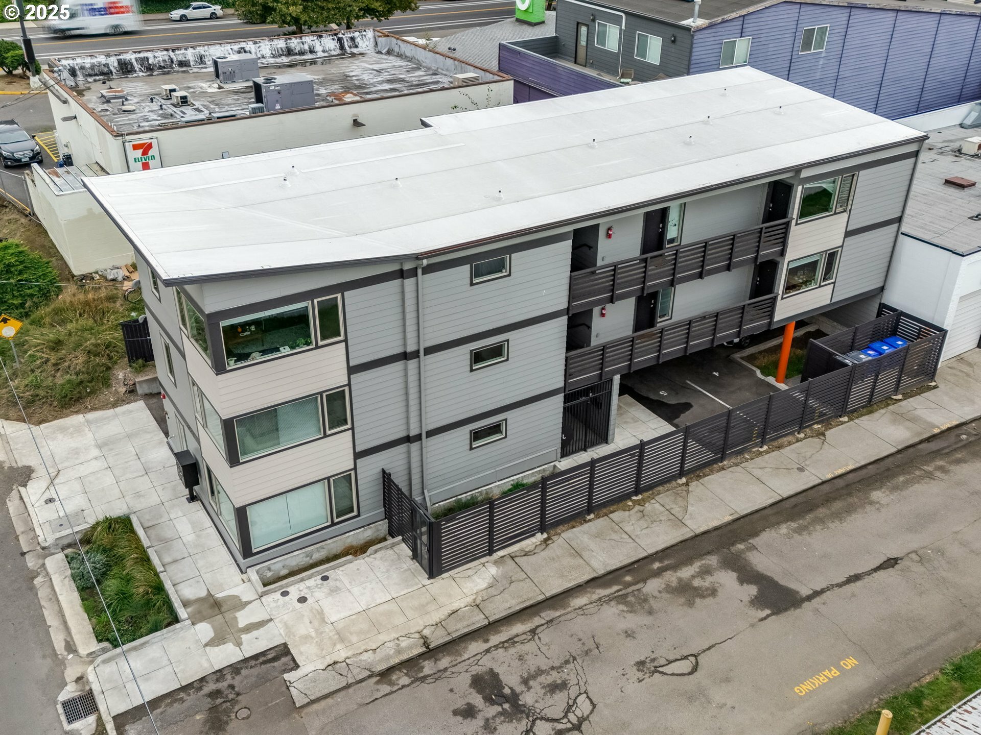 Property Photo: 2720 SE Steele St OR 97202