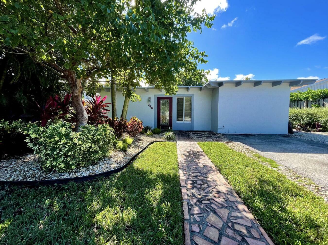 Property Photo:  246 NE 10th Street  FL 33444 