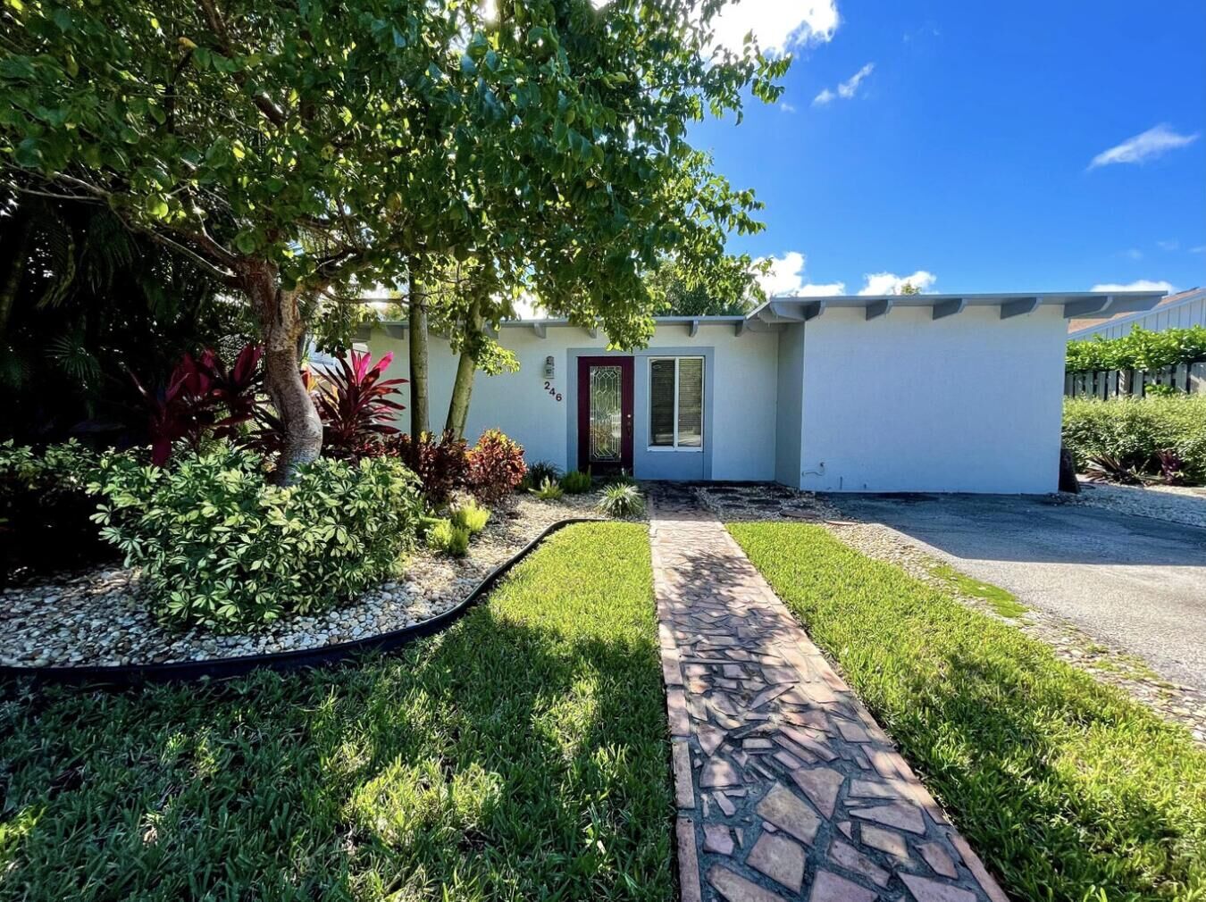 Property Photo:  