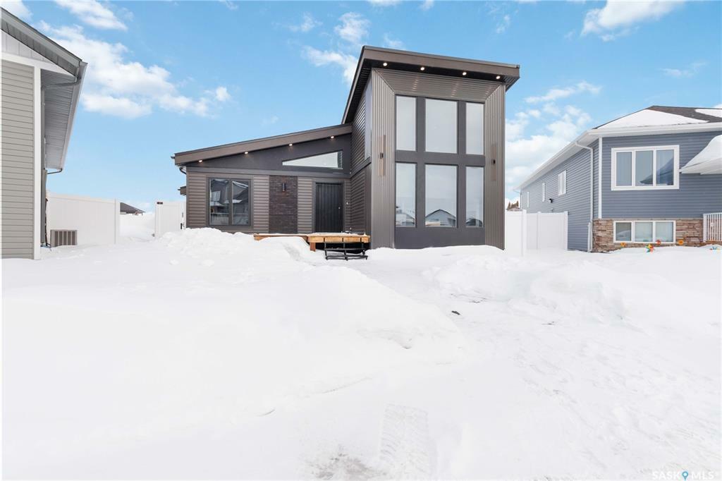 Property Photo:  359 McArthur Crescent  SK S7L 6X2 