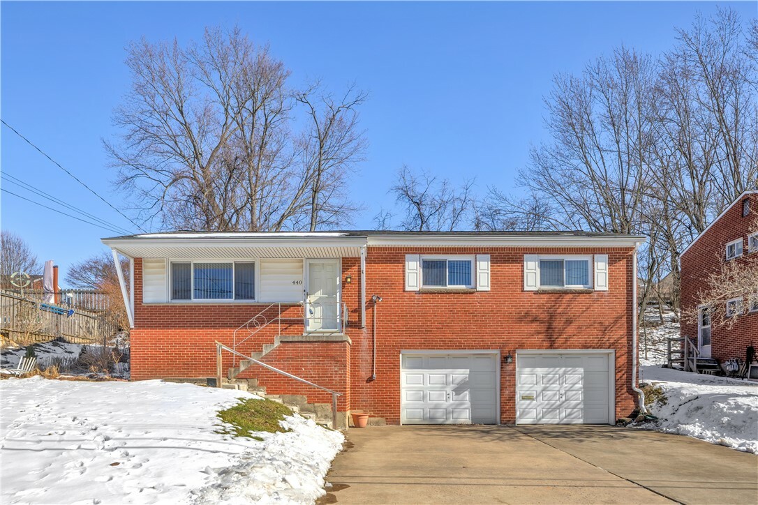 Property Photo: 440 Macbeth Dr PA 15235