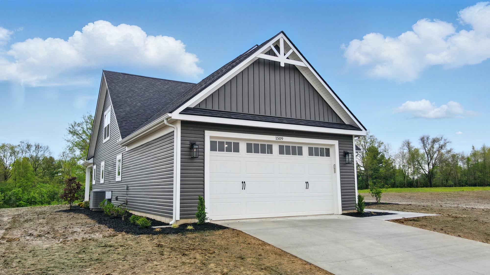 Property Photo: 1509 Kingsgate Road OH 45502
