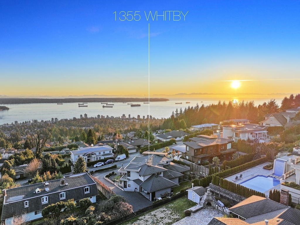 Photo de la propriété:  1355 Whitby Road  BC V7S 2N4 