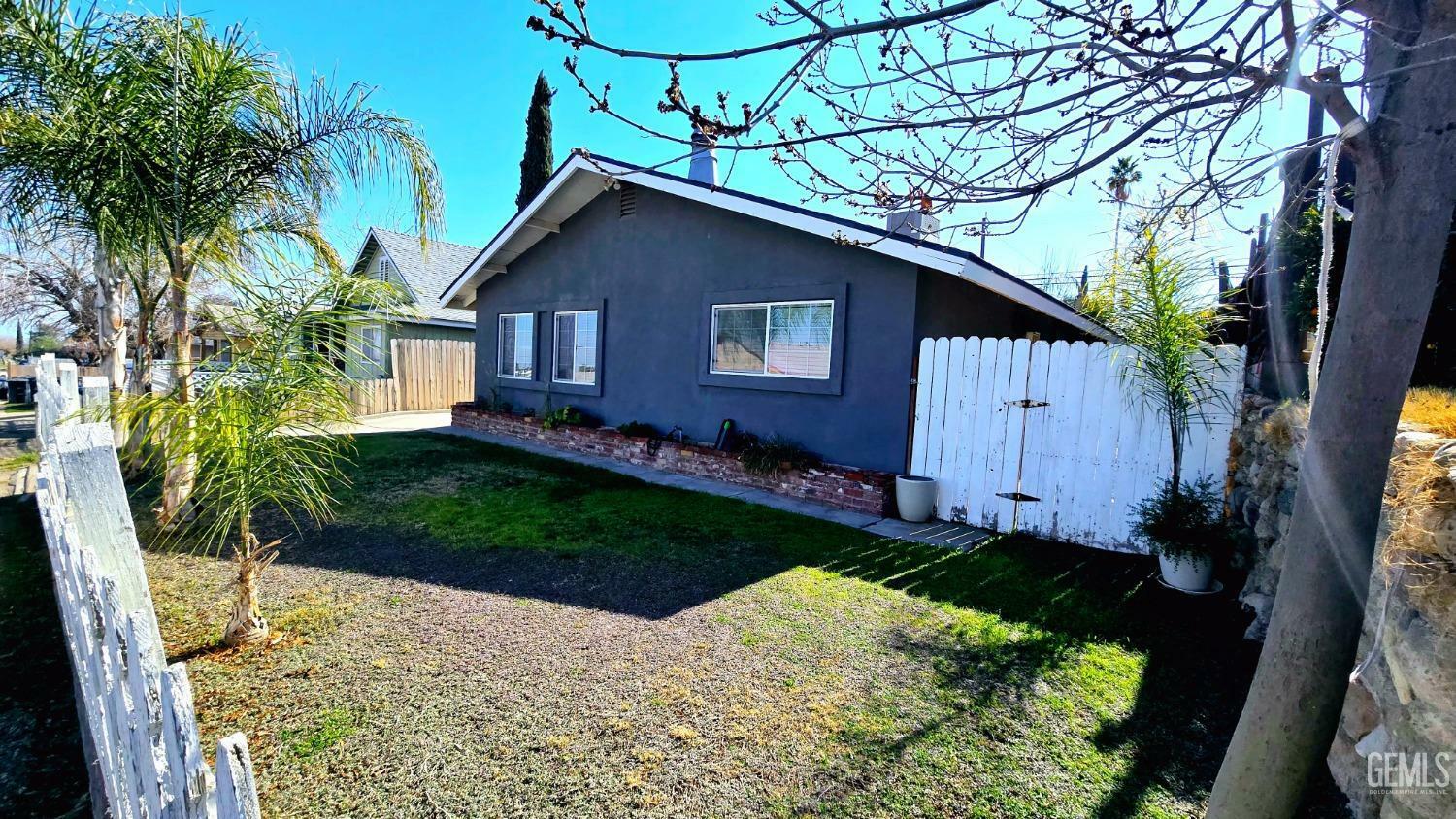 Property Photo:  611 B Street  CA 93268 