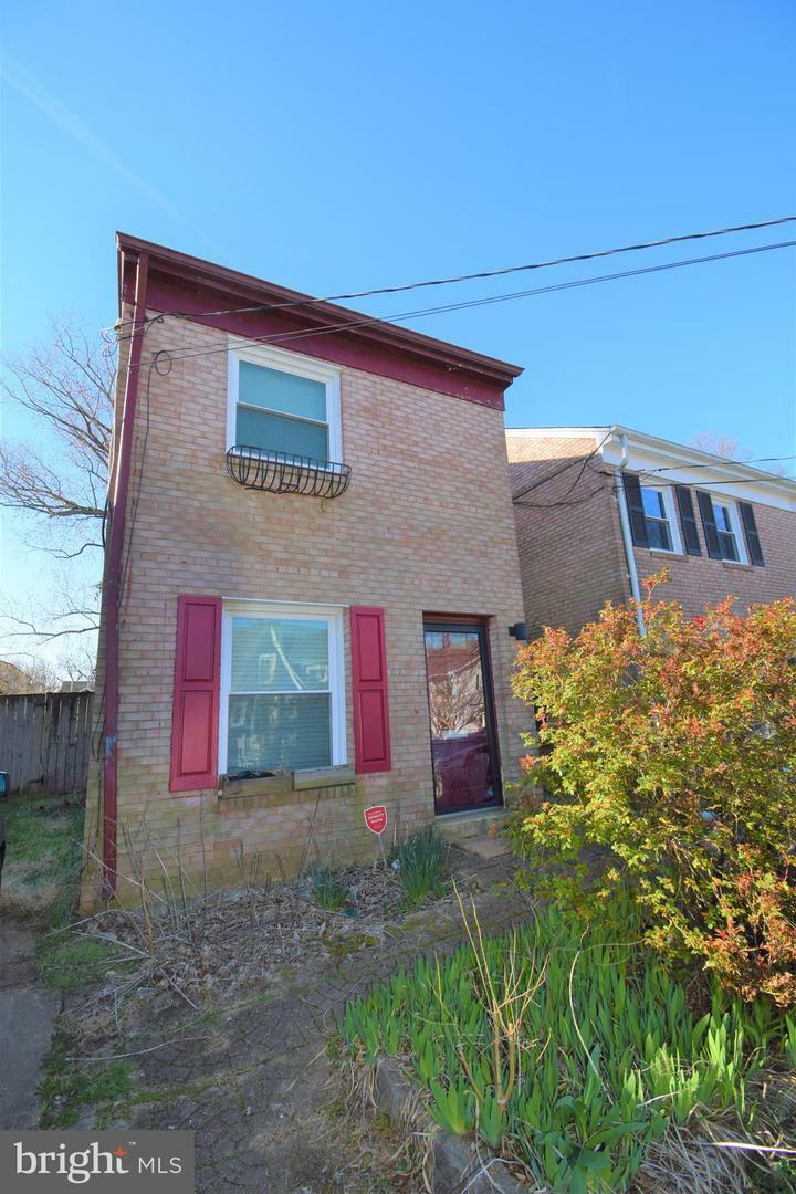Property Photo: 331 Laverne Avenue VA 22305
