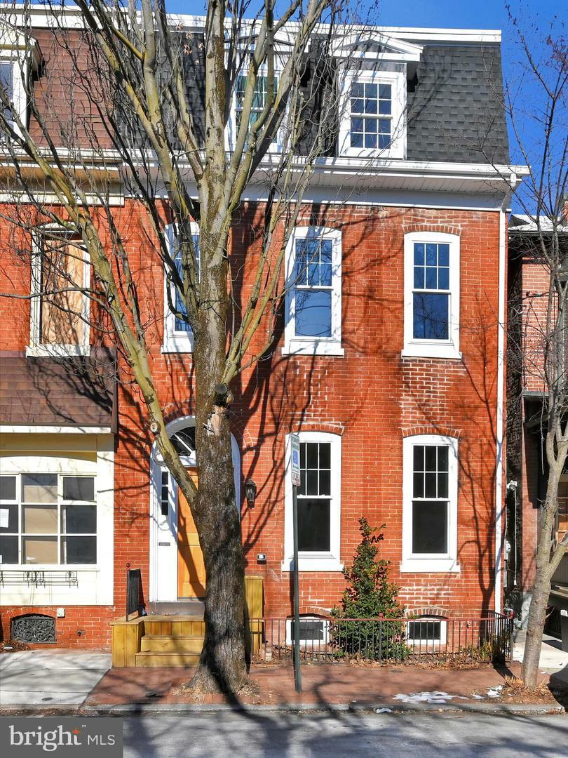 Property Photo:  427 W Lemon Street  PA 17603 