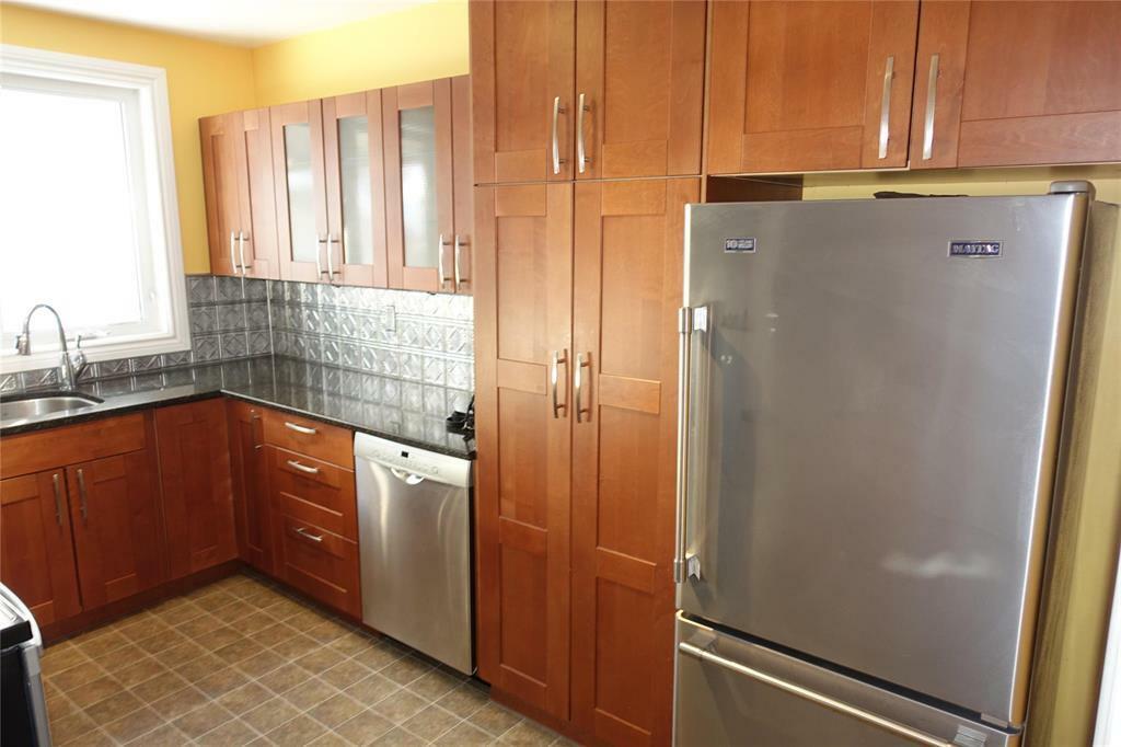 Property Photo:  554 McNaughton Avenue  MB R3L 1S6 