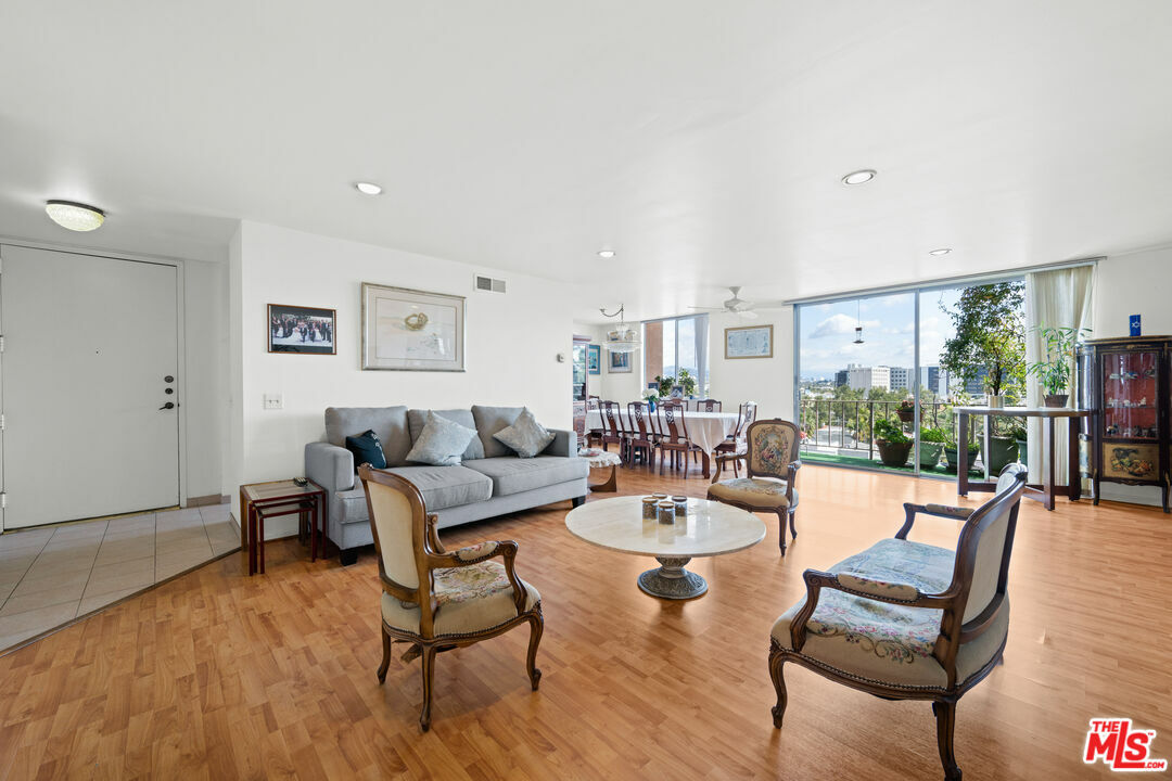 Property Photo:  100 S Doheny Dr 512  CA 90048 