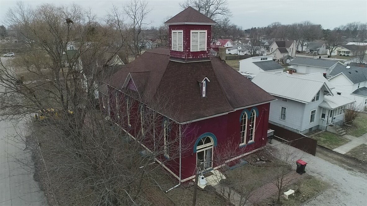 Property Photo:  301 W 2nd Street  IL 62510 