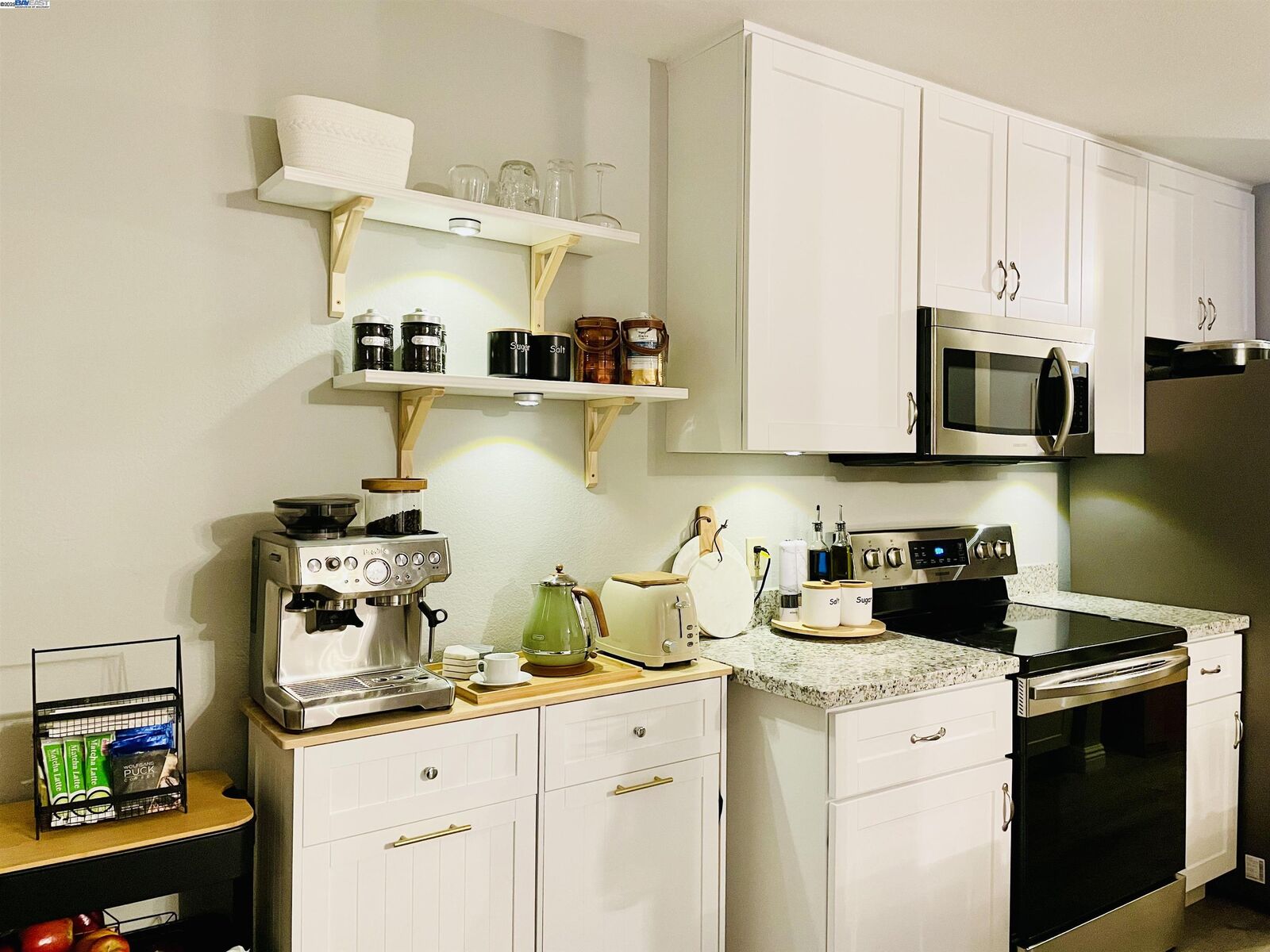 Property Photo:  685 Dartmore Ln 264  CA 94544 