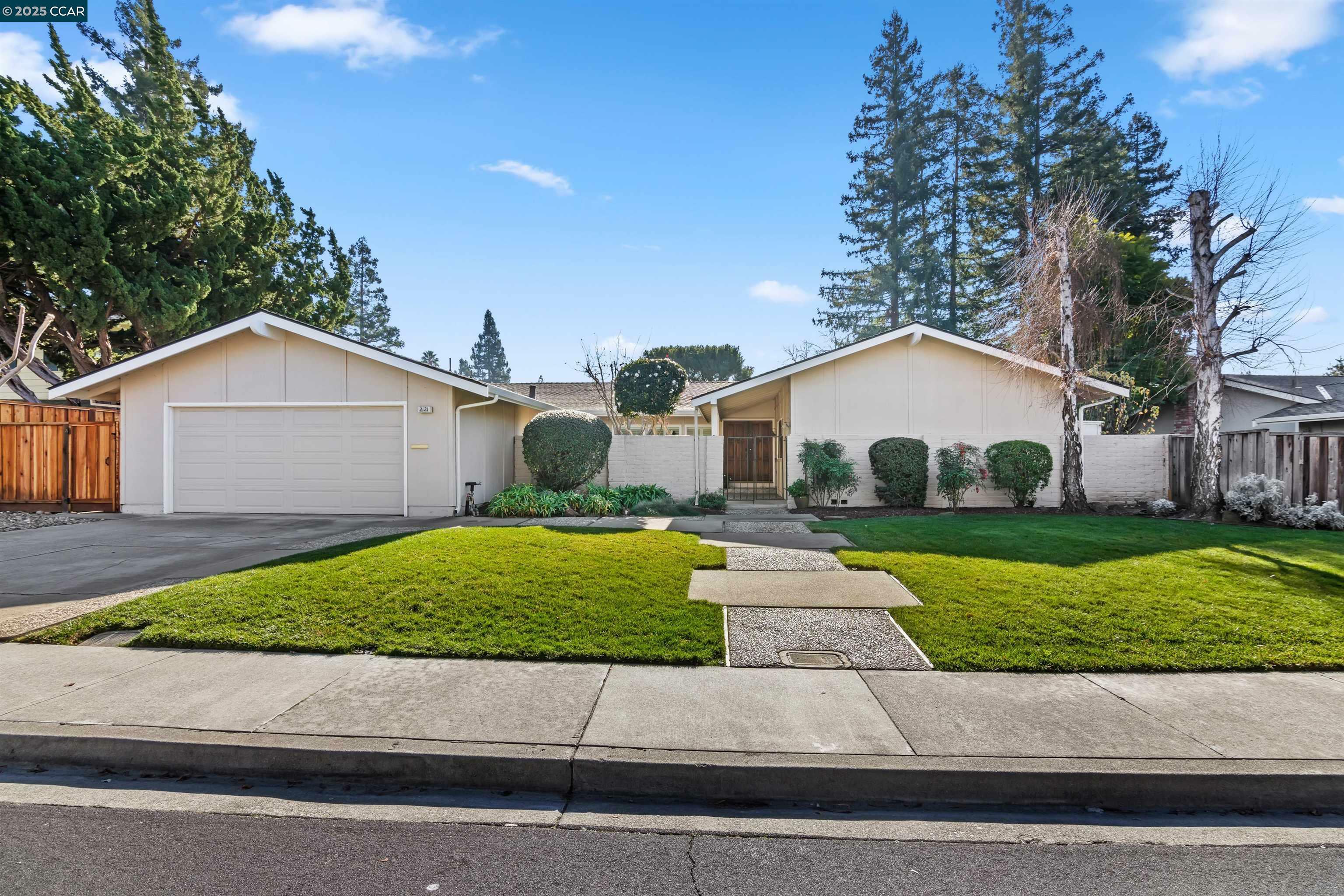 Property Photo:  2121 Belford Dr  CA 94598 