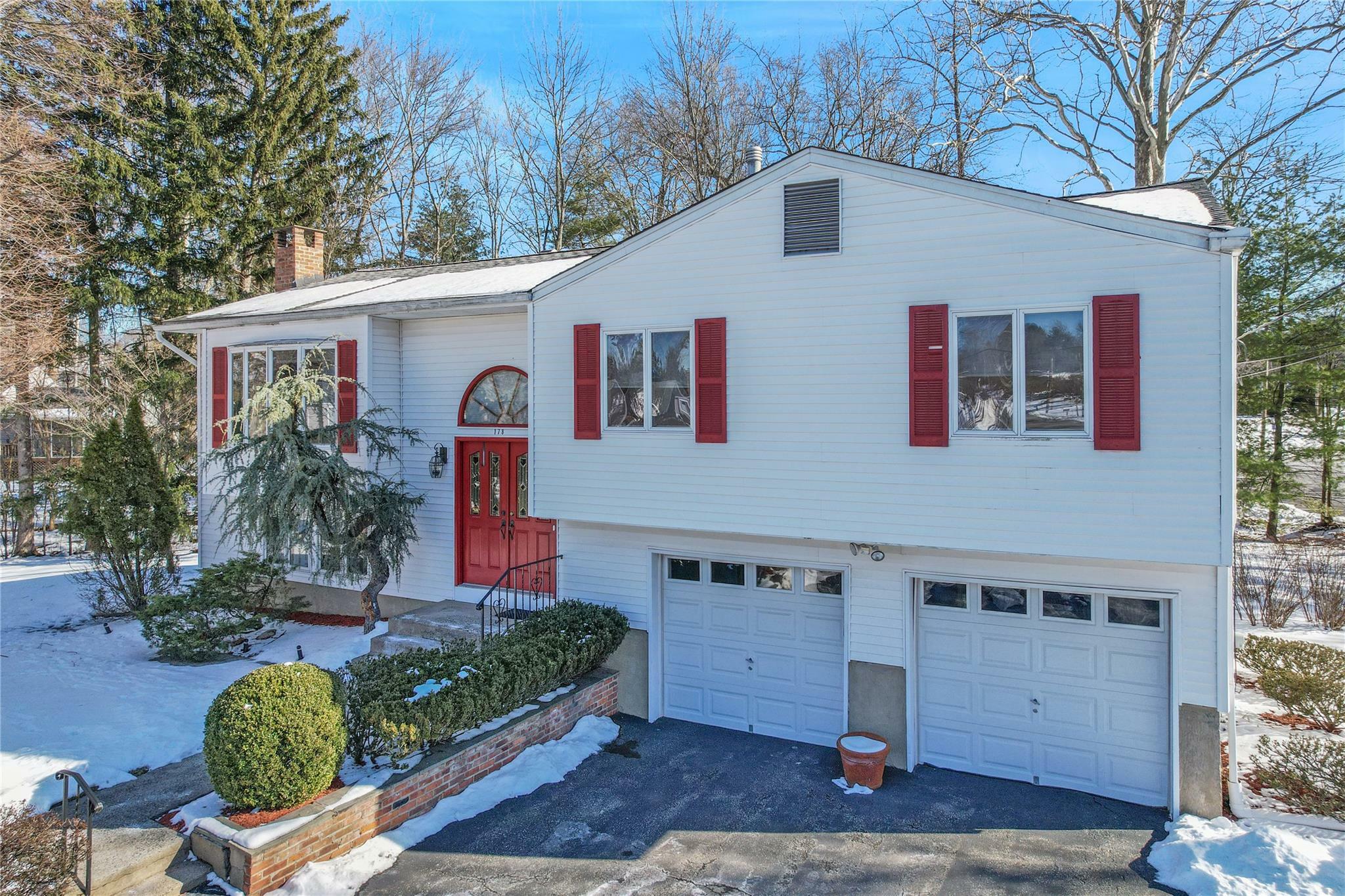 Property Photo:  178 Violet Drive  NY 10965 