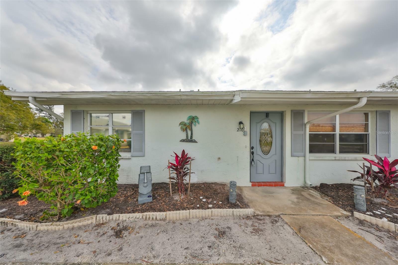 Property Photo:  210 Gloucester Boulevard  FL 33573 