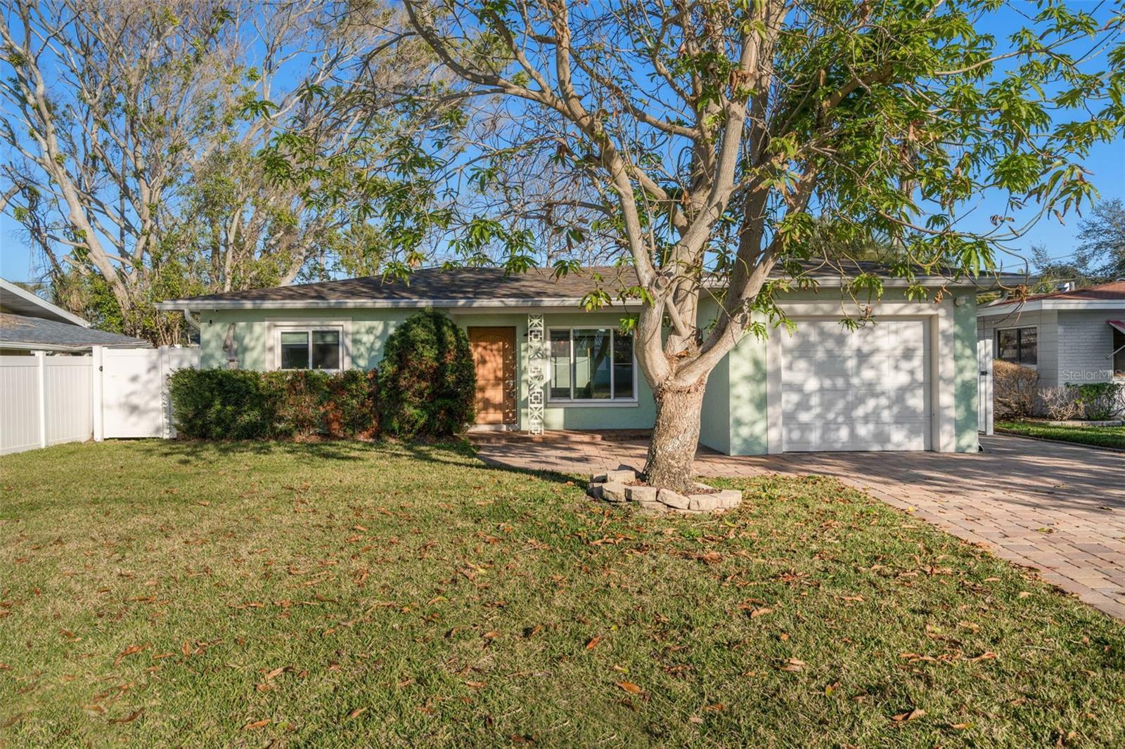 Property Photo:  1424 Corey Way S  FL 33707 