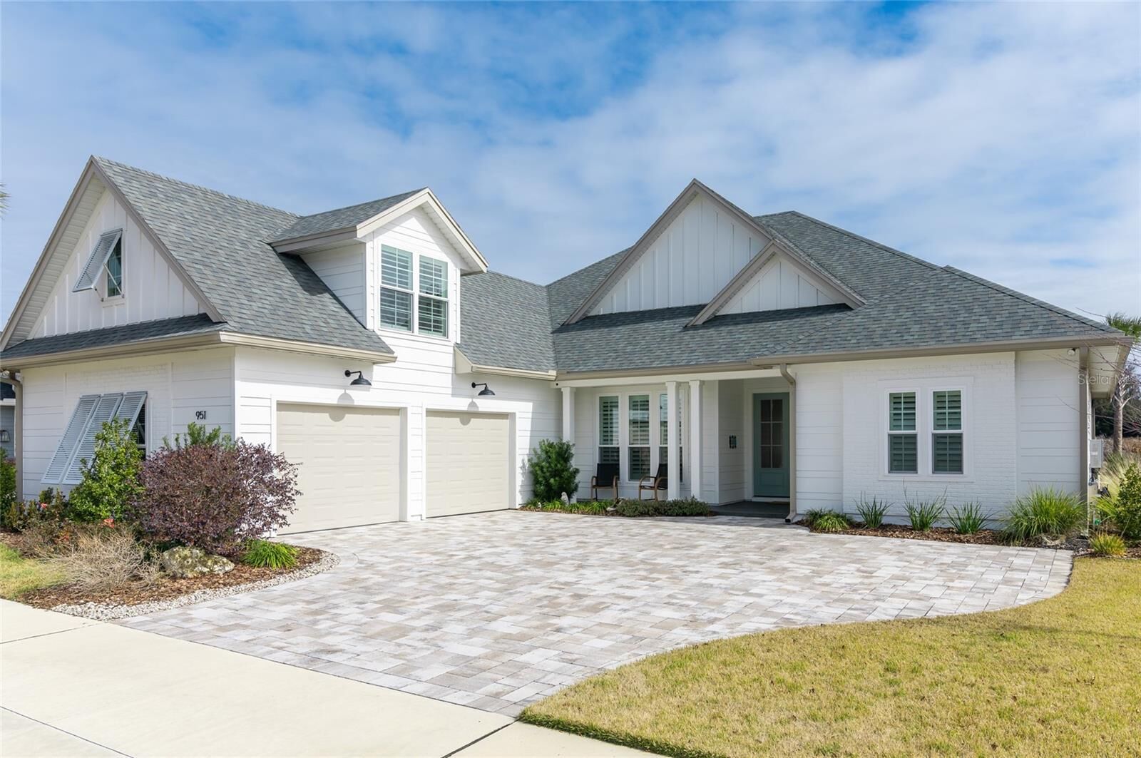 Property Photo: 951 SW 120th Drive FL 32607