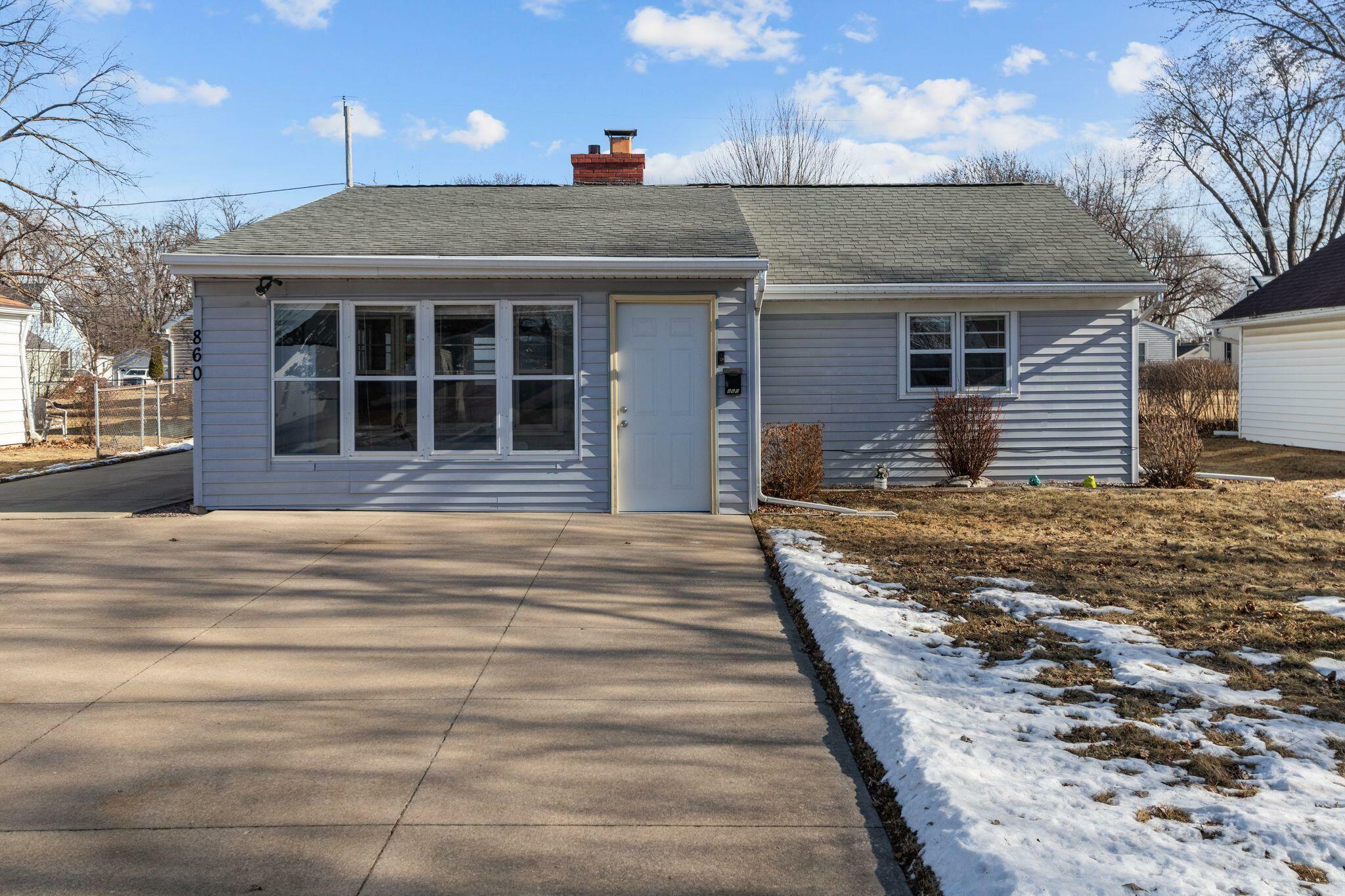 Property Photo:  860 Hunt Ave  WI 54956 