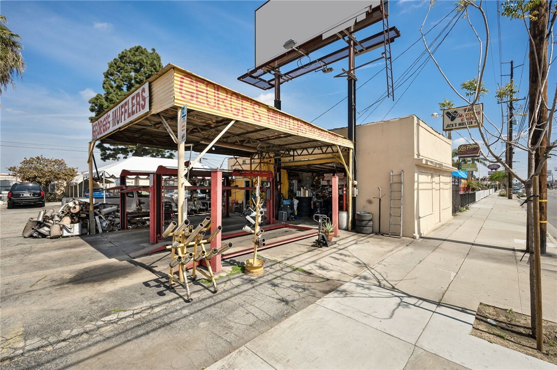 Property Photo:  4313 Florence Avenue  CA 90201 